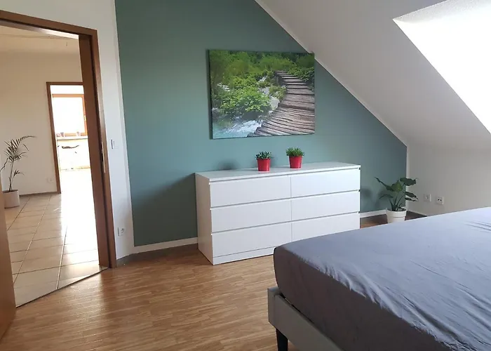 Beautiful 3 110 M2, Kostenloser Parkplatz, Grosser Balkon アパート Heßdorf
