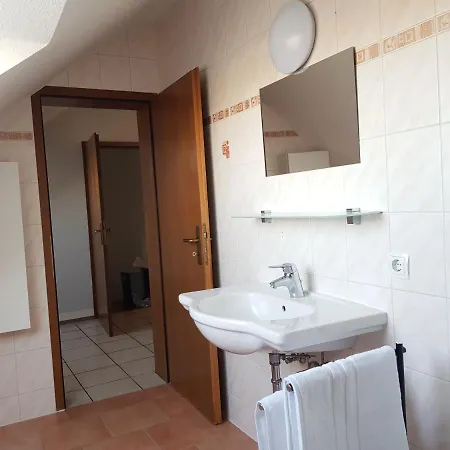 Beautiful 3 110 M2, Kostenloser Parkplatz, Grosser Balkon * Heßdorf