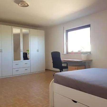 Beautiful 3 110 M2, Kostenloser Parkplatz, Grosser Balkon Apartment *