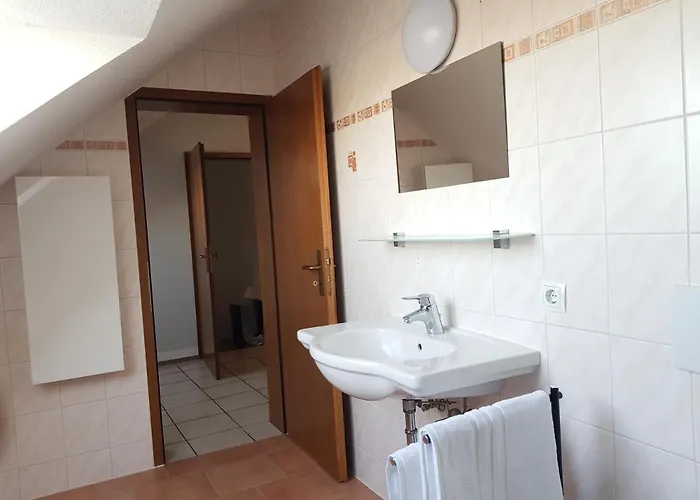 Beautiful 3 110 M2, Kostenloser Parkplatz, Großer Balkon * Heßdorf