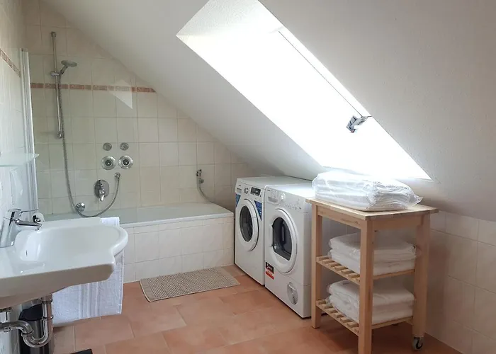 Beautiful 3 110 M2, Kostenloser Parkplatz, Großer Balkon Apartment *